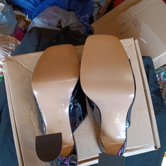 Black Patent platform heels - Picture 9 of 10